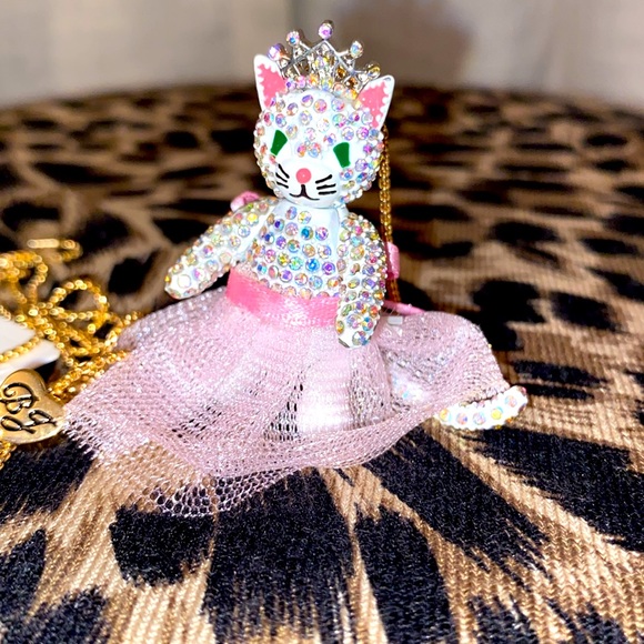 Betsey Johnson Pink whimsical Ballet Crystal Kitty Cat Necklace - Picture 3 of 4